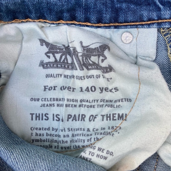 Levi Strauss Straight Legged Jeans - Picture 5 of 5